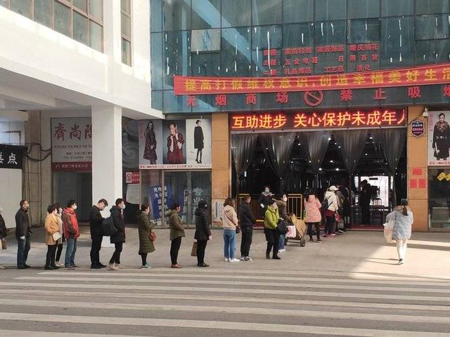 淄博义乌小商品城有序复业，防疫购物两不误，入场口罩成标配